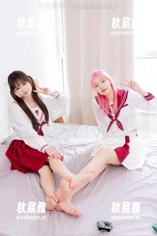 BoBoSocks袜啵啵-小甜豆 BoBoSocks袜啵啵 - 小甜豆写真:两双高跟鞋到底能撑起多少个梦?我只想知道她的收纳空间怎么搞的。