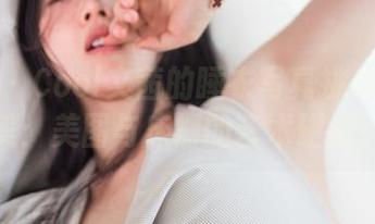 微密圈 – Cool文茜的睡衣写真挑战你的审美：美图与床褥的艺术碰撞！