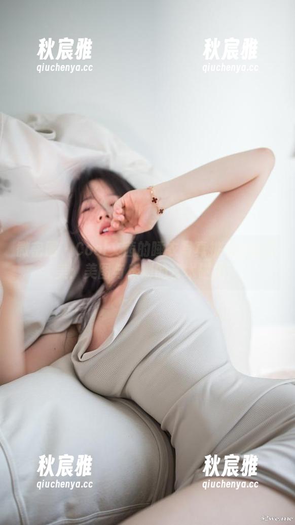 微密圈 - Cool文茜的睡衣写真挑战你的审美：美图与床褥的艺术碰撞！