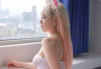 灰丝的魅力：Dami(퀸다미)的私拍资源，慢慢欣赏哦