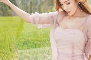 Feilin嗲囡囡 – 拼命穿高跟鞋的SiByl李思宁，图包更新不容错过！