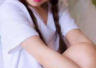 GIRLT果团网 – 何嘉颖比基尼图库：不是每个人都懂的美，分享你的品味判断！