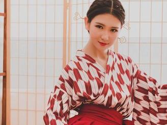 GIRLT果团网 – 在松果儿的办公室，福利写真带你逃离乏味生活