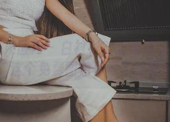 GIRLT果团网 – 白衬衫？王语纯让你看白搭，这个免费图包你可不能错过！