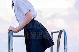 我到底在看Kitaro_绮太郎的水手服还是在欣赏一组深得我心的套图？哈哈，谁能分得清呢？