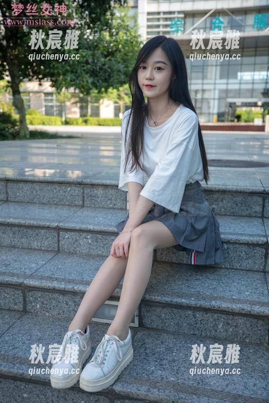 MSLASS梦丝女神 - 原图揭晓：可岚的小白鞋搭配，风格多变，心情随意！