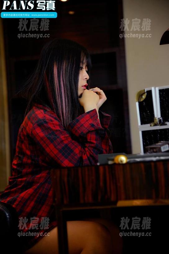 PANS写真-思妍 PANS写真 - 思妍姐姐的图片,原图与修图的较量,哪张更好看?