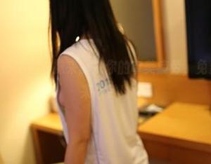 让ROSI的长筒黑色丝袜来解决你的审美疲劳，免费的图集等你来欣赏！