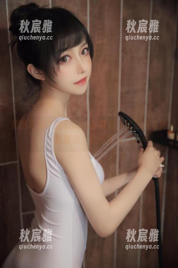 Shika小鹿鹿 精选写真中的Shika小鹿鹿,优雅与俏皮的猫娘,随心而动