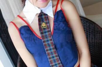 TGOD推女神 – 看看施忆佳Kitty酱的吊带，写真集的原图里藏着哪些小心思呢？