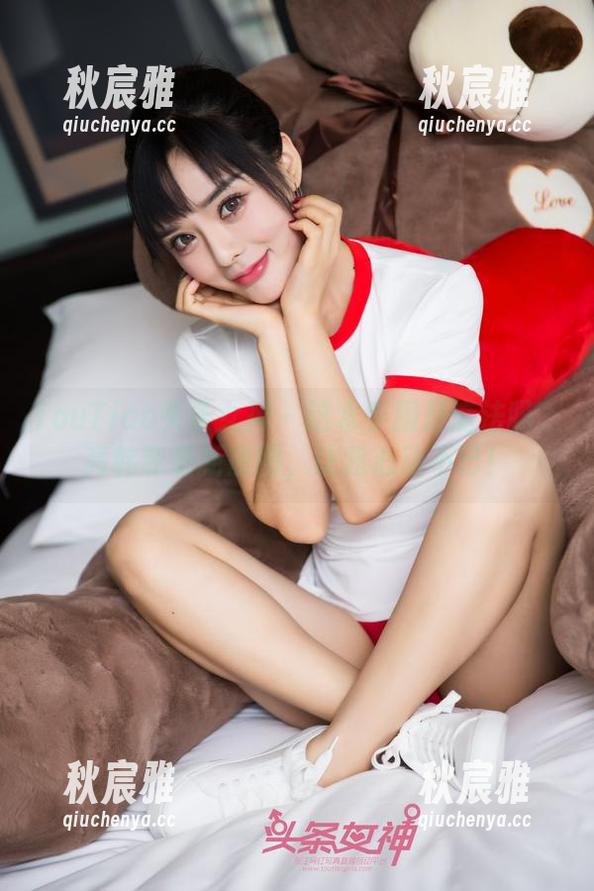 TouTiao头条女神 - 这水手服是魔法吗？高韩菲最新原图，让我心动不已！