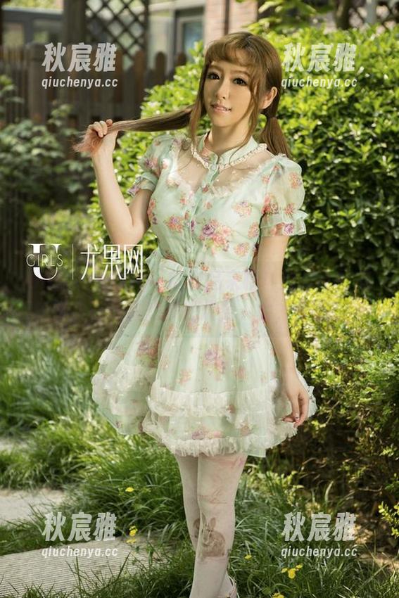 UGirls尤果网 - 新作品来啦！霓梓心的美脚实在让人想多想几层，太，多了！