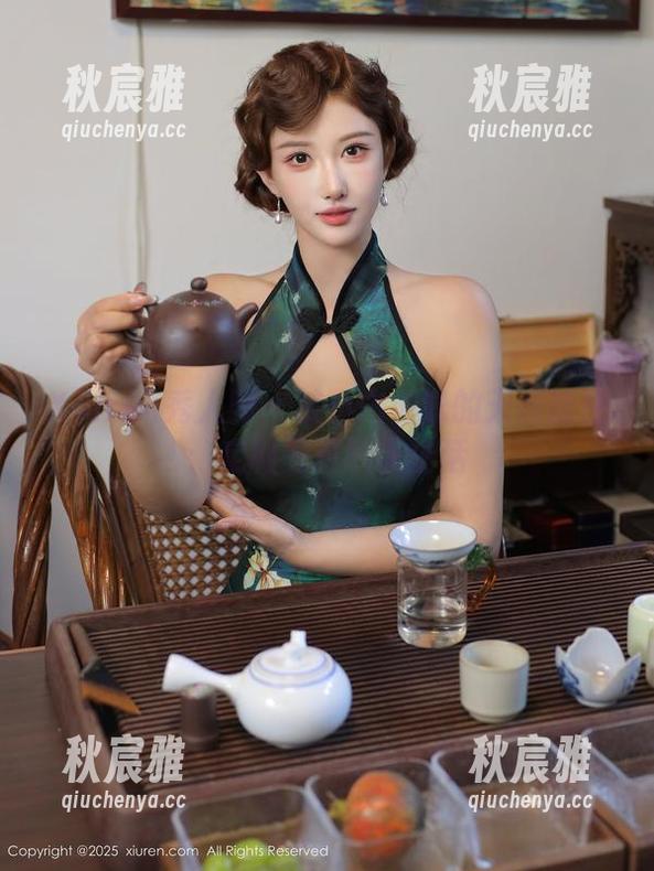 Xiuren秀人网 - 被小肉肉咪的天台迷住：定制写真融入生活