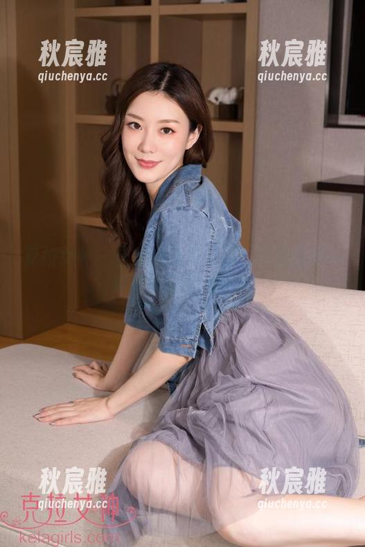 克拉女神-佳莹 克拉女神 - 佳莹的泳装写真:转身的那一瞬间竟然这么撩?