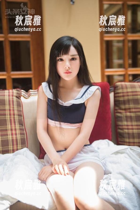 头条女神-李梓熙 头条女神 - 不怕晒,来看看李梓熙的泳装美图,月亮都要给她做背景!