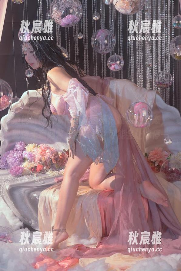 奶桃桃 奶桃桃的居家高清作品集:悠闲的姿态,就像无意间瞥见的风景,可能会让你停一下。