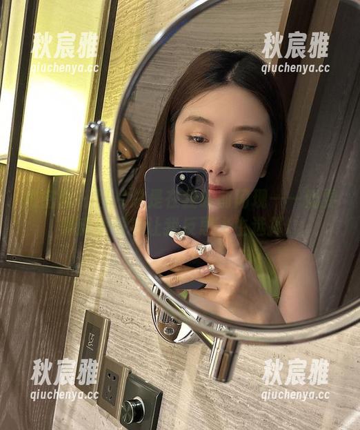 微密圈 - 图片总是在我眼前闪现——奶雯黑皮裙着实让我反思人生选择！