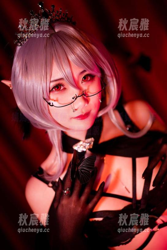 嫣嫣子紫色迷情：免费照片，看到以后连衣服都想脱！