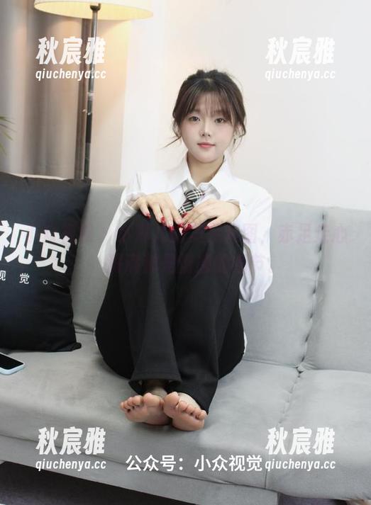小众视觉-小琳儿 小众视觉 - 小琳儿的美足套图,赤足走心,满满都是情感的细节。