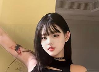 微密圈 – 图片下载：小优优子的红色内衣，准备好迎接摄人心魄的视觉挑战了吗？
