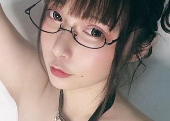 小泉学姐吖与白丝：一场视觉的抚摸，作品集更新就在眼前