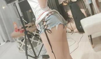 微密圈 – 小玉吃果冻的写真剧情，免费到骨子里，但好像却有点过于撩人？