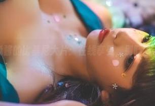 小酥酱的比基尼大片：在线享受，别眨眼哦！