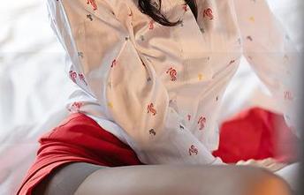 尤蜜荟 – 土肥圆Iris浴室合集：水润的光线和小小的尴尬