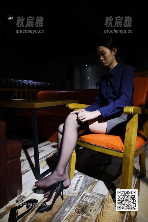 异思趣向-小金 异思趣向 - 作品中的小金:那条咖色吊带短裙,让我怀疑人生和审美!