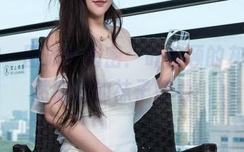 推女神 – 图册大揭密：叶佳颐的灰丝，竟然比我的袜子好看！