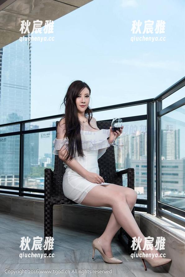 推女神-叶佳颐 推女神 - 图册大揭密:叶佳颐的灰丝,竟然比我的袜子好看!