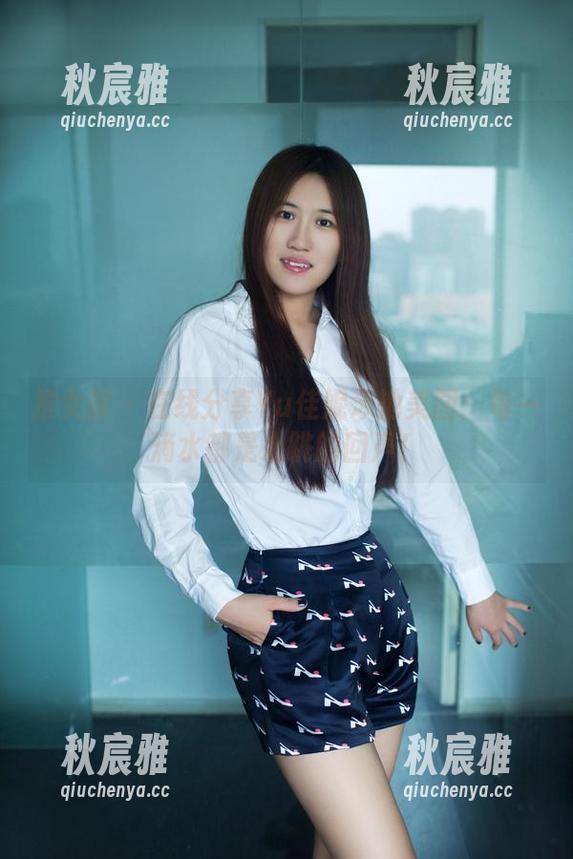 推女郎 - 在线分享Yu佳妮泳池美图：每一滴水都是心跳的回声！
