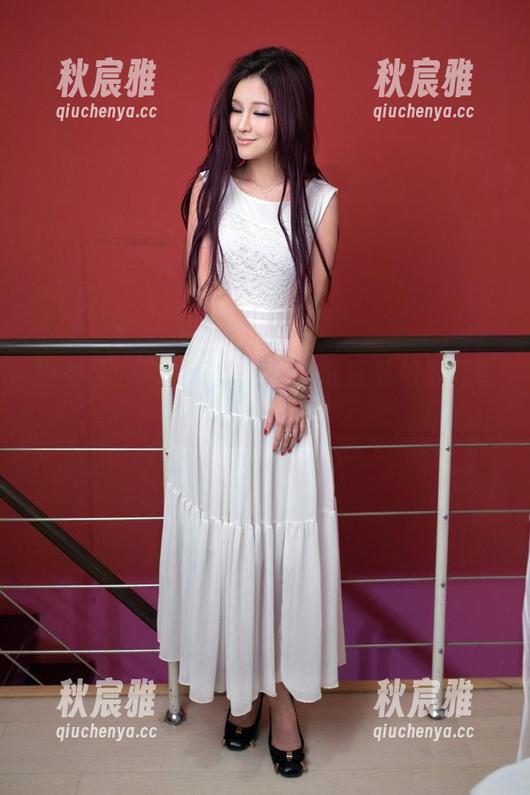 推女郎 - 高跟鞋的魔法：陆瓷私拍里藏着多少小心思？