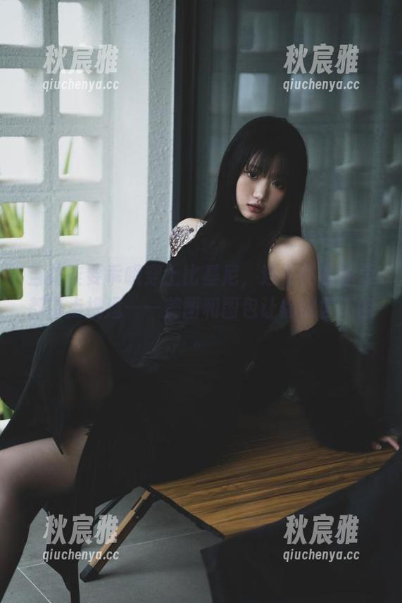 当柒柒要乖哦穿上比基尼，连女仆的温柔都带点挑逗——美图和图包让你欲罢不能。