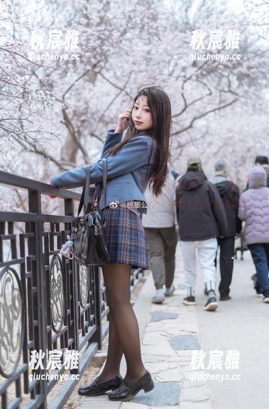 双马尾+桃墨公子=无法抗拒的组合！看这组写真，图片里的软萌感真是让人心动不已呢！