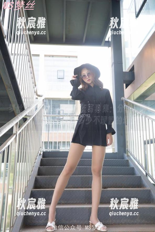 梦丝女神-张馨 梦丝女神 - 张馨的JK蓝写真集:分享聊聊,她到底给我留下了多少不理智的幻想?