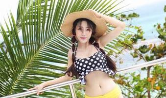 爱蜜社 – 当莉莉Lily遇上肉丝：一场写真奇幻之旅