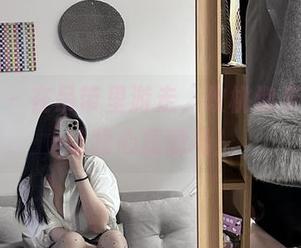 微密圈 – 在吊带里游走，玫桃泡芙的美图让我心猿意马！