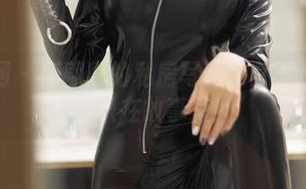 秀人网 – 唐翩翩的私房写真：女王从此不再只在故事里！