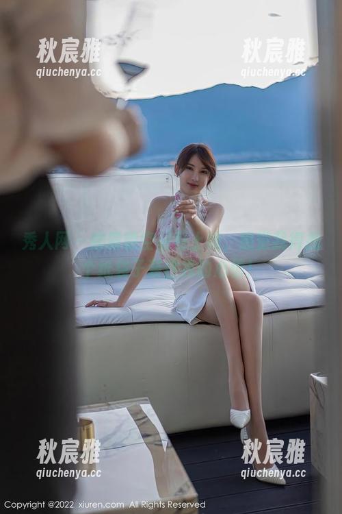 秀人网-娜露 秀人网 - 娜露镂空图包上线,感觉我得找个纸袋子装住我的心情!