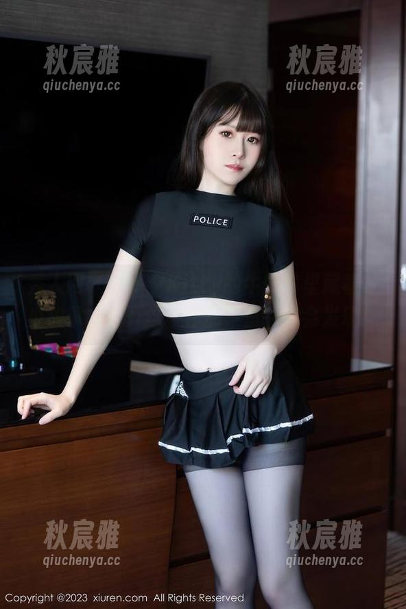 秀人网 - 在小夕Kitty的牛仔裤里藏着多少故事，打开这个作品集资源你会发现！
