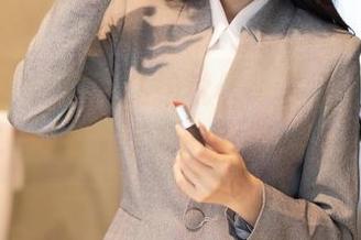 秀人网 – 白甜的私拍就像一剂糖，让人沉溺在可爱的梦里。