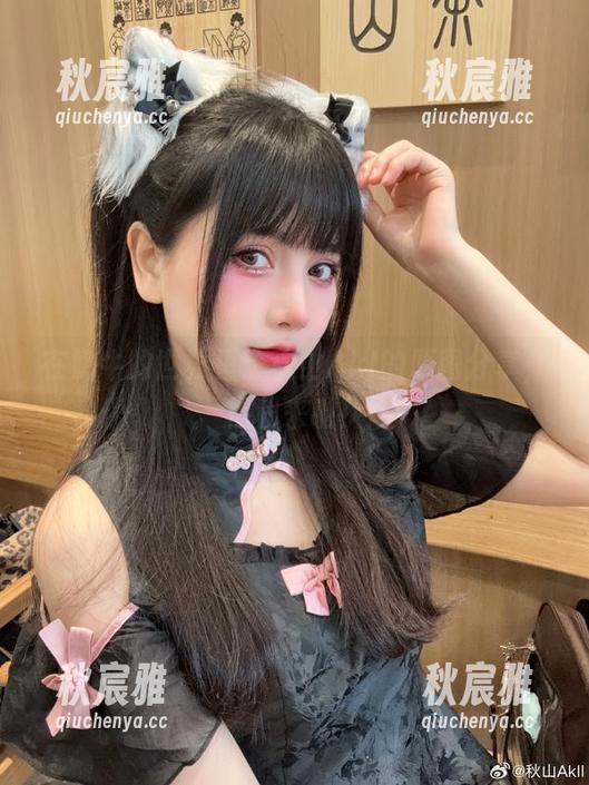 在奶牛的世界里：秋山AkI的原图分享，福利来啦！