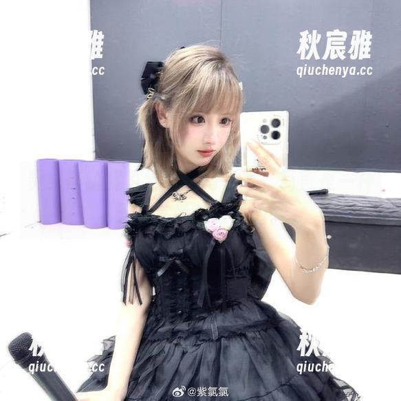 贾维斯给紫氯氯的定制写真，简直是一种无法言说的吸引力。