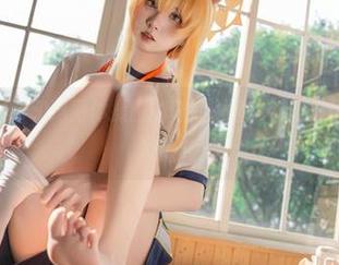 纸悦Etsu_ko和玛丽体操服的奇妙邂逅：你绝对想不到的写真分享！