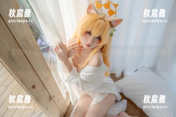 纸悦Etsu_ko的全套写真，这可爱的一瞬间仿佛能让我忘记所有的烦恼…