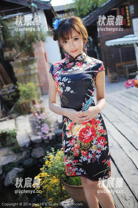 美媛馆 - 狐小妖Baby最新婚纱套图，真心觉得这婚纱有点儿违和，但又怎么就这么吸引人呢？
