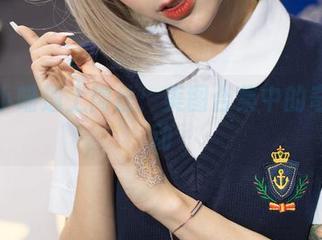 当舞小喵遇上肉丝：美图合集中的奇妙舞动