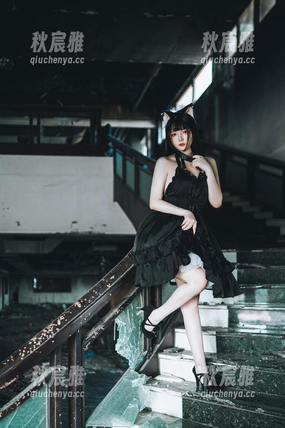 写真图册大揭秘：落落Raku与她的毛衣故事