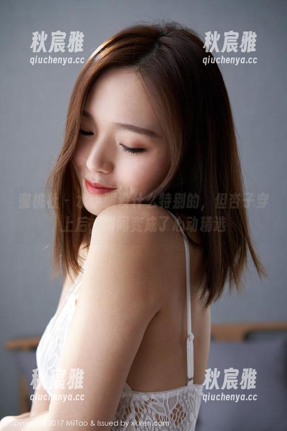 蜜桃社 - 水手服没什么特别的，但杏子穿上后，瞬间变成了心动精选
